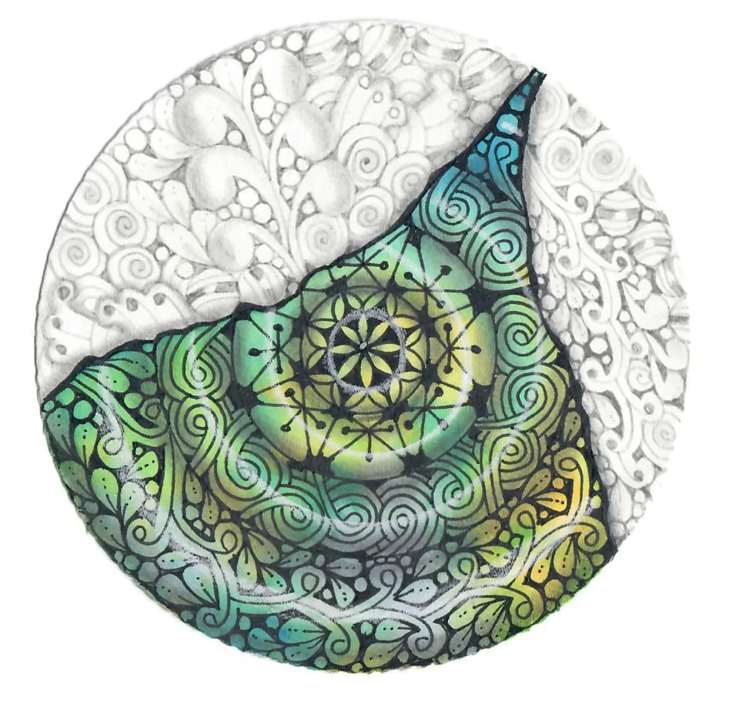 Happytangle, halb farbige und halb schwarz-weiße Blumenmuster in Mandalaform
