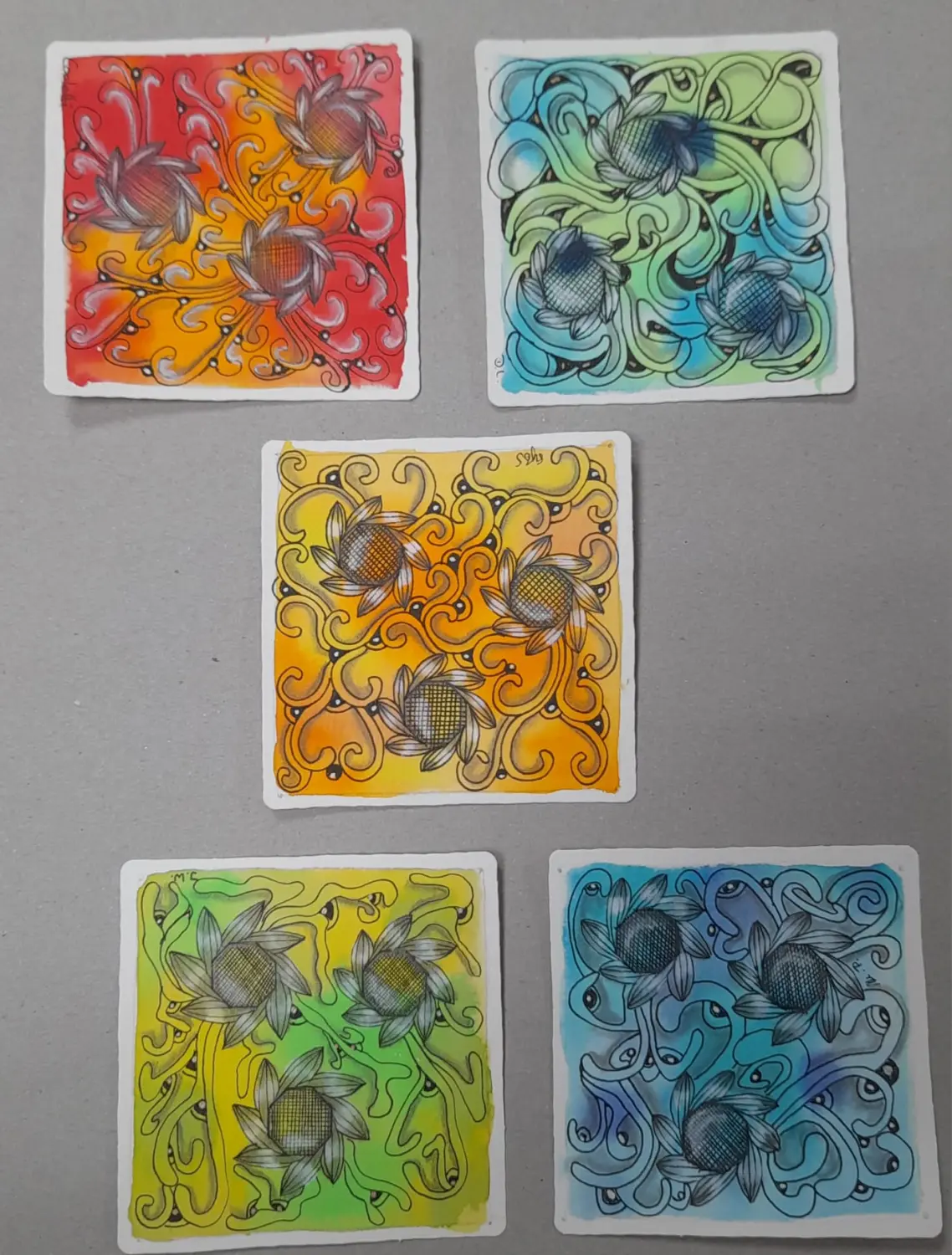 Happytangle, Quadratische Formen gefüllt mit Blumen, Zweigen und Linien, Referenzbild der Teilnehmer
