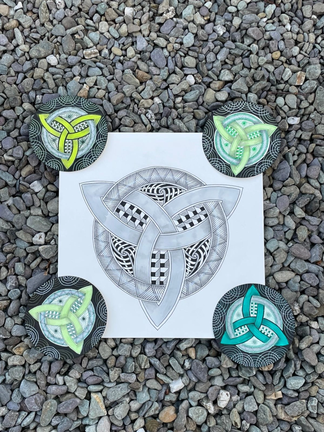 Happytangle, Schmetterlingsformen gefüllt mit farbigen Blumenmustern, Referenzbild der Teilnehmer